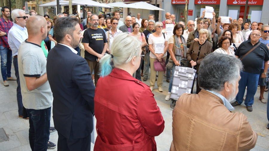 Concentració a Blanes per rebutjar l''empresonament de Jordi Cuixart i Jordi Sánchez