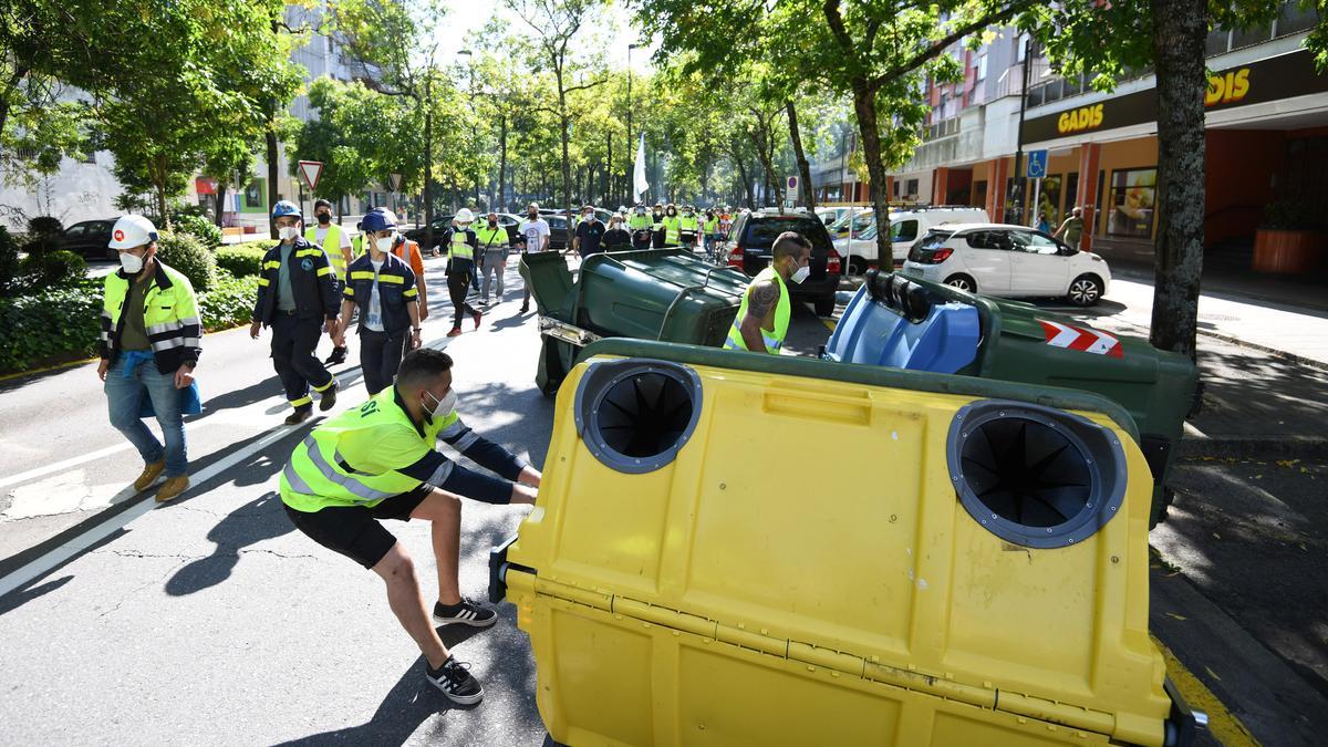 Trabajadores de Ence y auxiliares cortan el tráfico en los accesos a Pontevedra