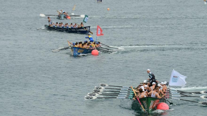 Una de las regatas de la Liga Gallega de Traineras de esta temporada. // Gonzalo Núñez