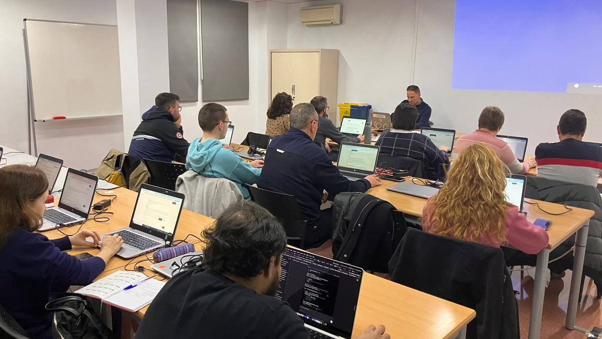 Uno de los cursos organizados por el Ayuntamiento de Alcàsser.