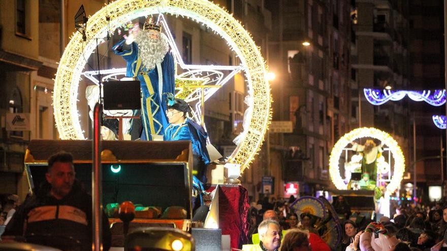 Los Reyes Magos llenan de ilusión las calles de Castellón