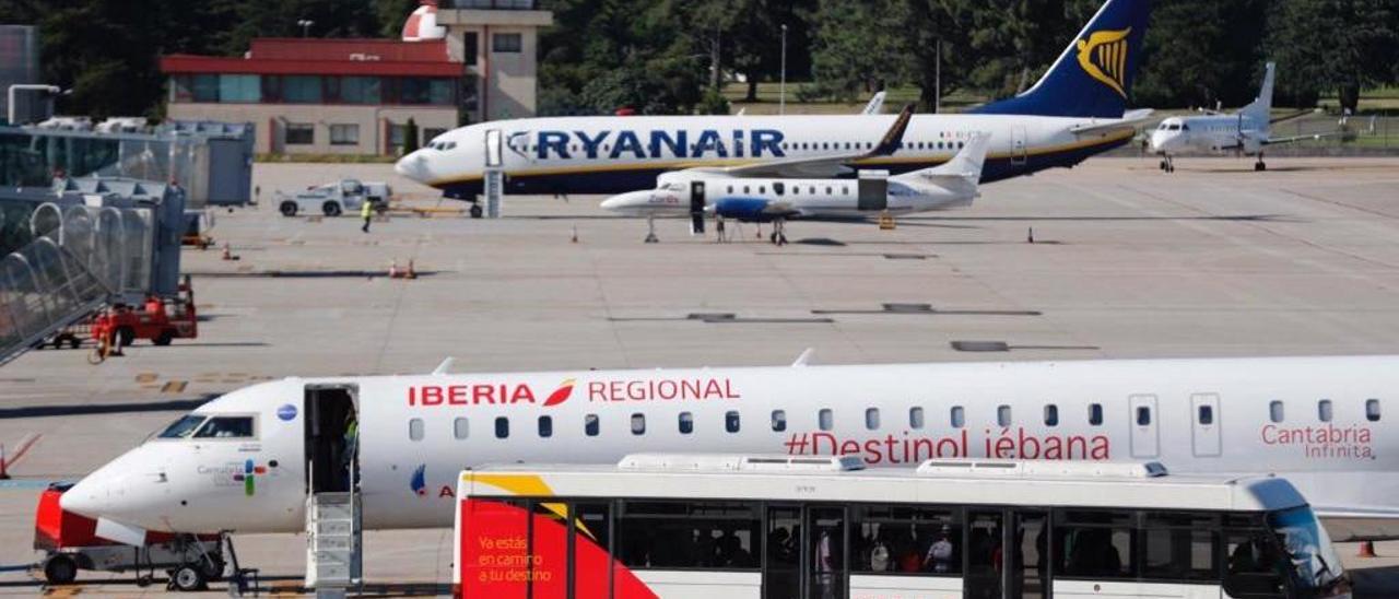 Air Nostrum operará la nueva ruta a Baleares desde el aeropuerto de Vigo. // José Lores