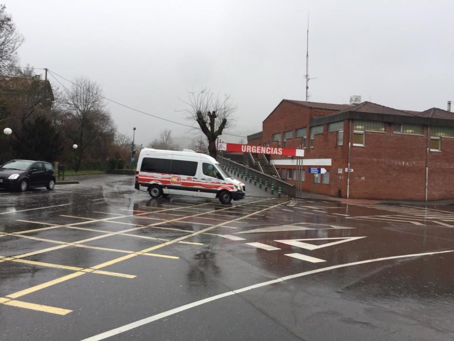 Temporal en Asturias: El hospital de Arriondas, desalojado por las inundaciones