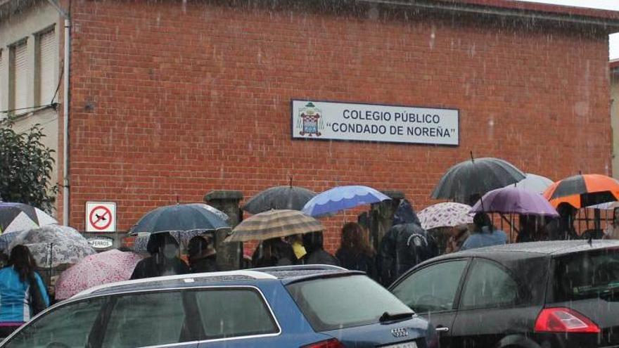 Anulado el comedor y el transporte en el colegio público de Noreña por el positivo de una monitora