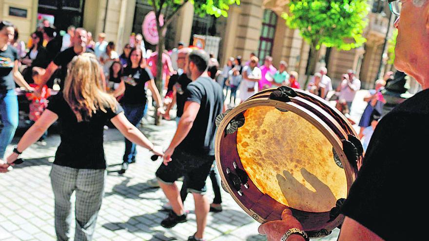 Una pasada actividad de baile organizada por &quot;Xareu d&#039;Ochobre&quot;