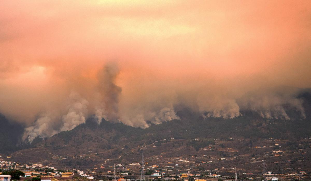 El incendio forestal de Tenerife, sin control