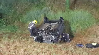 Herido leve un conductor tras una salida de vía en la AP-9 a su paso por Oleiros