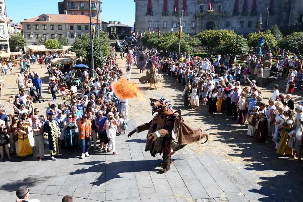 Miles de asistentes consolidan la Feira Franca como una de las fiestas históricas más destacadas de Galicia