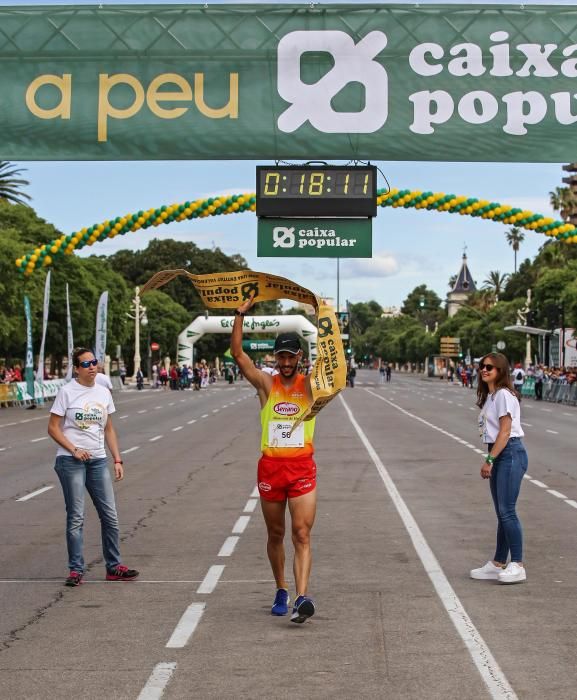 Búscate en las imágenes de la Volta a Peu a València