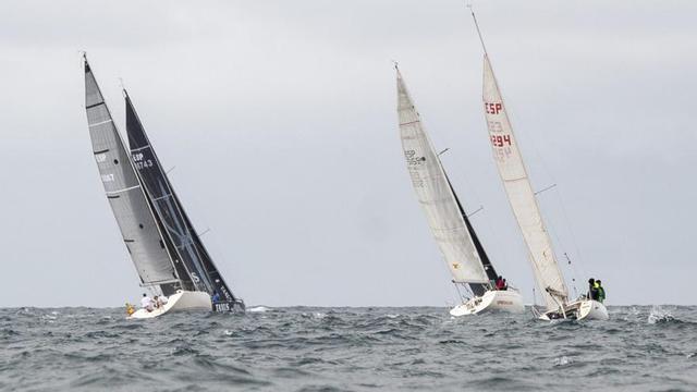 Algunos de los participantes, durante la primera regata de la Semana.