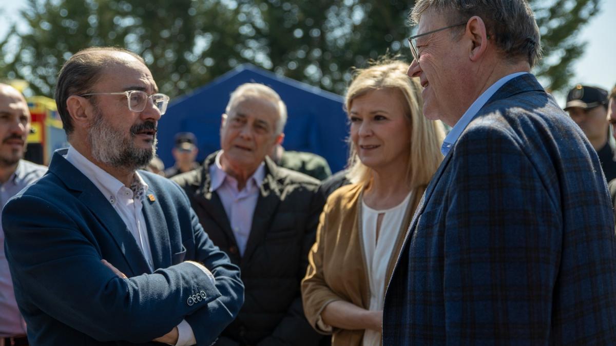 Puig y Lambán, junto a Gabriela Bravo, en el puesto de mando de Barracas