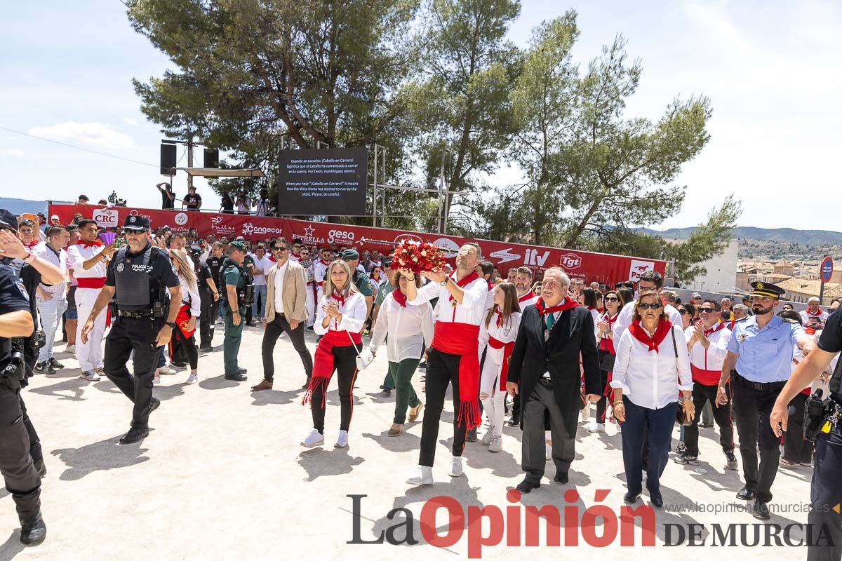 Bandeja de flores y ritual de la bendición del vino en las Fiestas de Caravaca