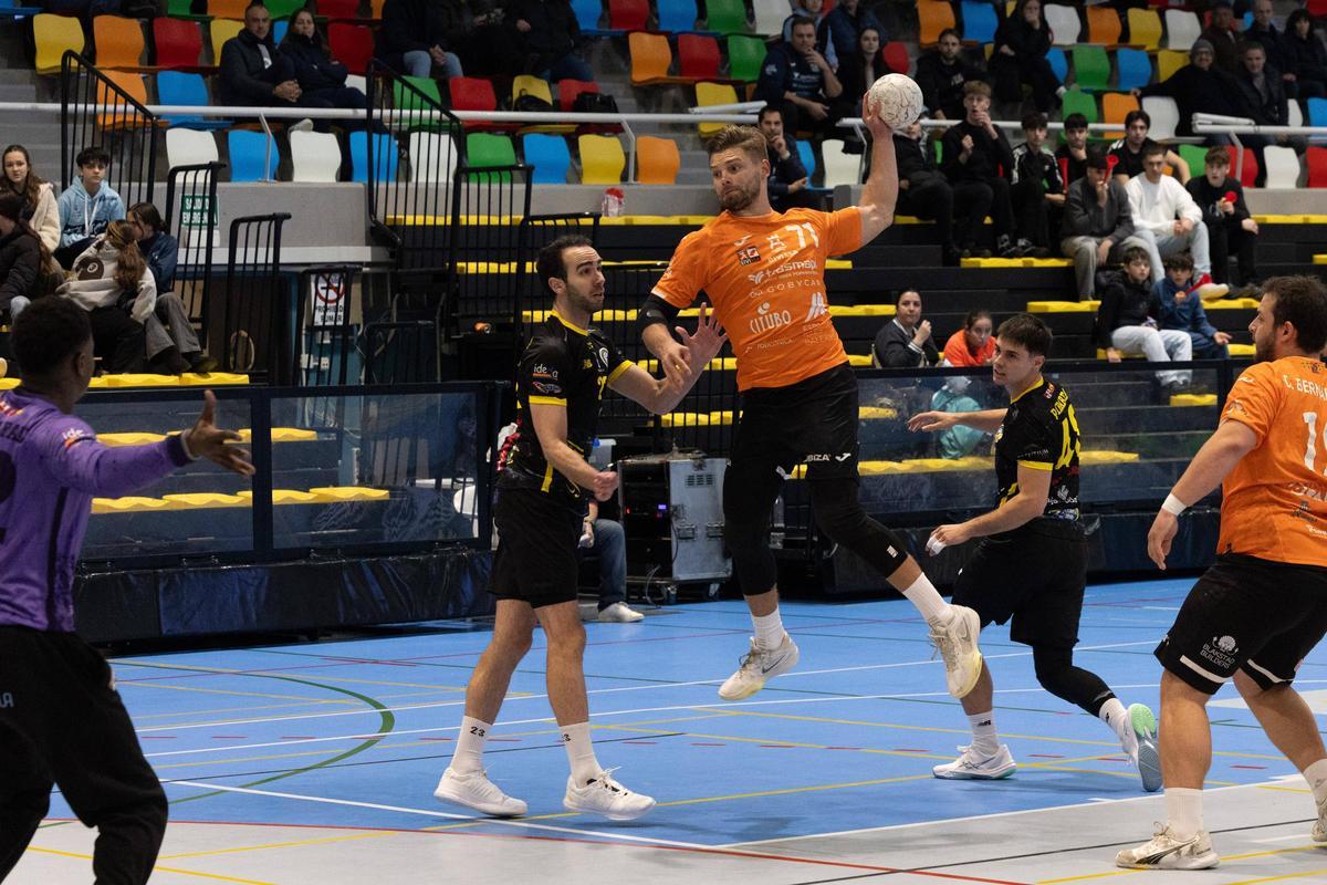 Todas las imágenes del partido de balonmano de Eivissa Handbol Trasmapi contra Soria