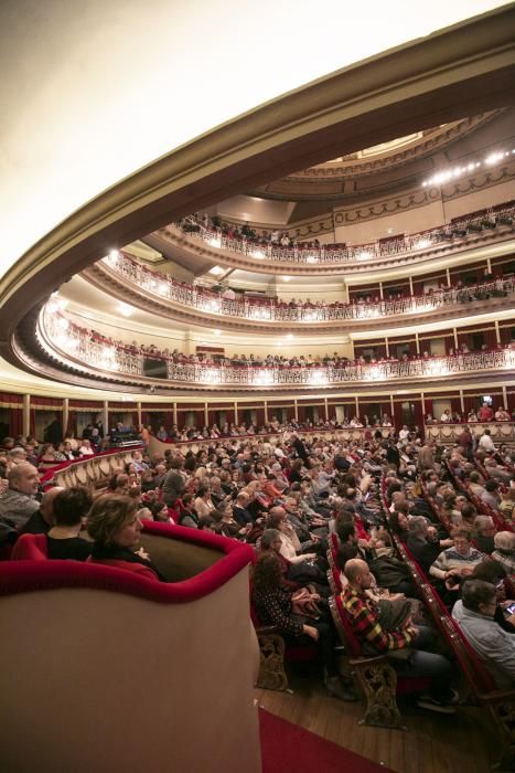 Concierto de Víctor Manuel en el teatro Campoamor.