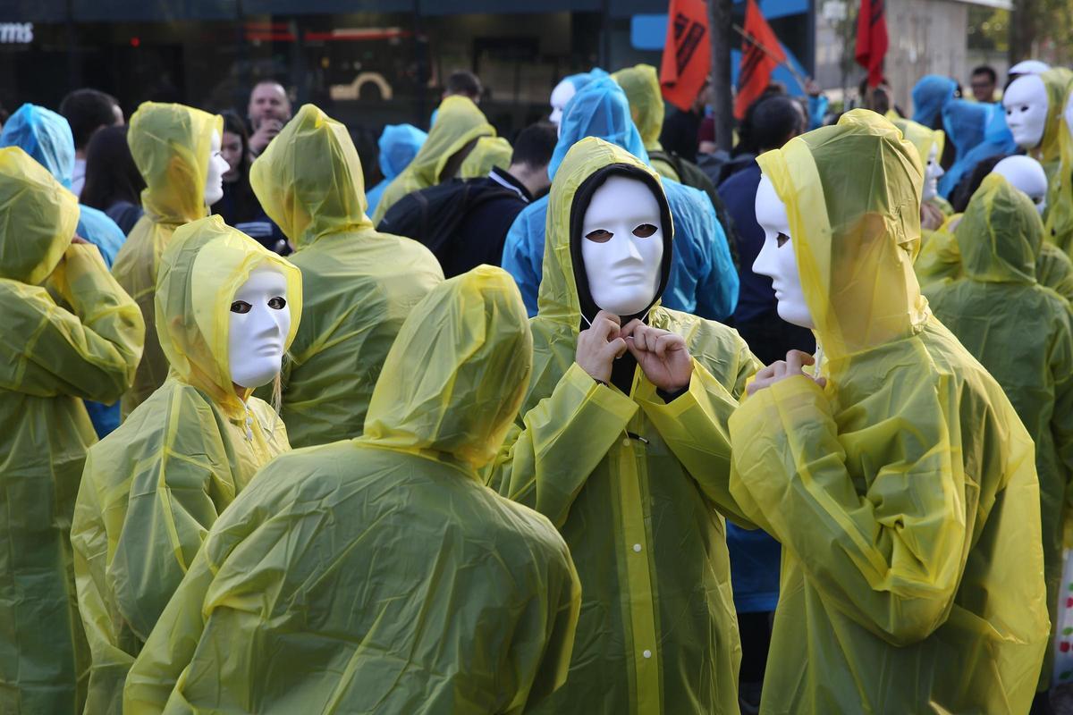 La feria inmobiliaria The District de Barcelona abre entre protestas de activistas