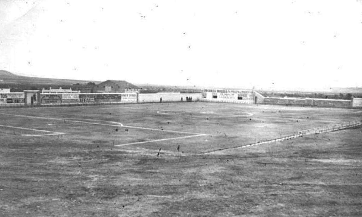 El Valencia de Pasieguito inauguró el campo del Yeclano