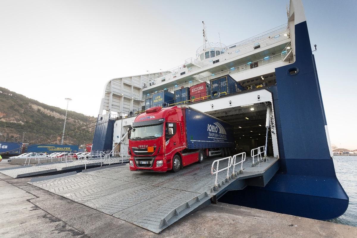 Un ferri operando en el Port de Barcelona