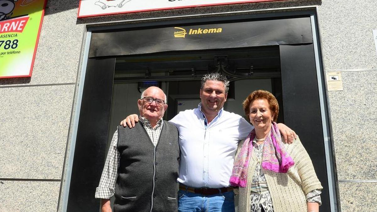 Fallece Marcial Bernal (izquierda), uno de los pioneros del negocio de la carne en Plasencia.