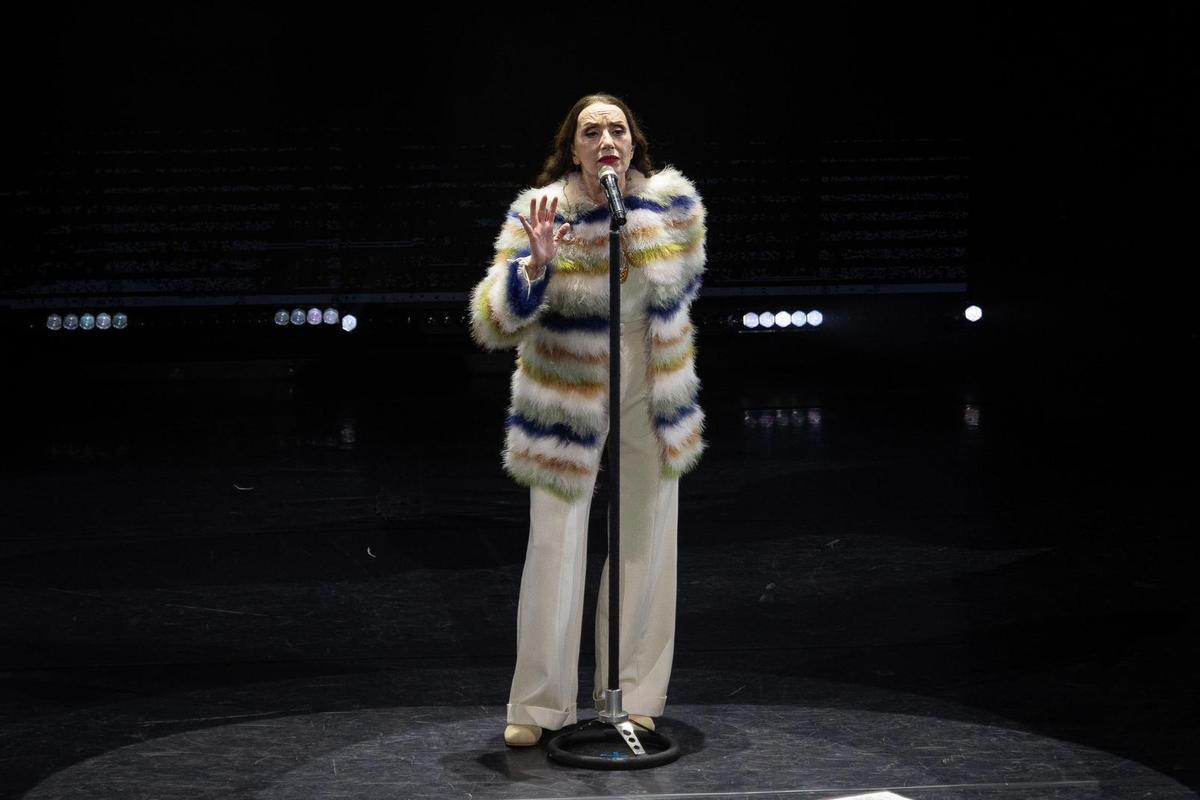 En imágenes | Así ha sido el concierto de Luz Casal en el Auditorio de Zaragoza