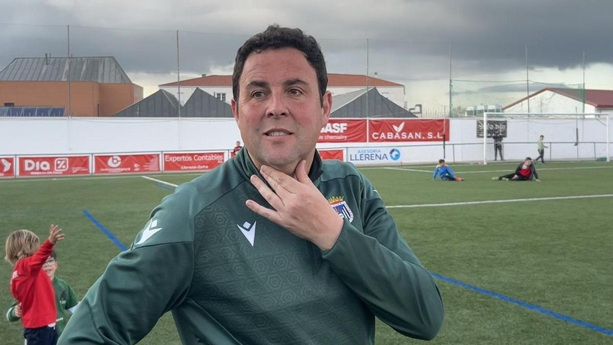 Miguel Ángel Ávila, antes de su comparecencia ante los medios en Llerena.