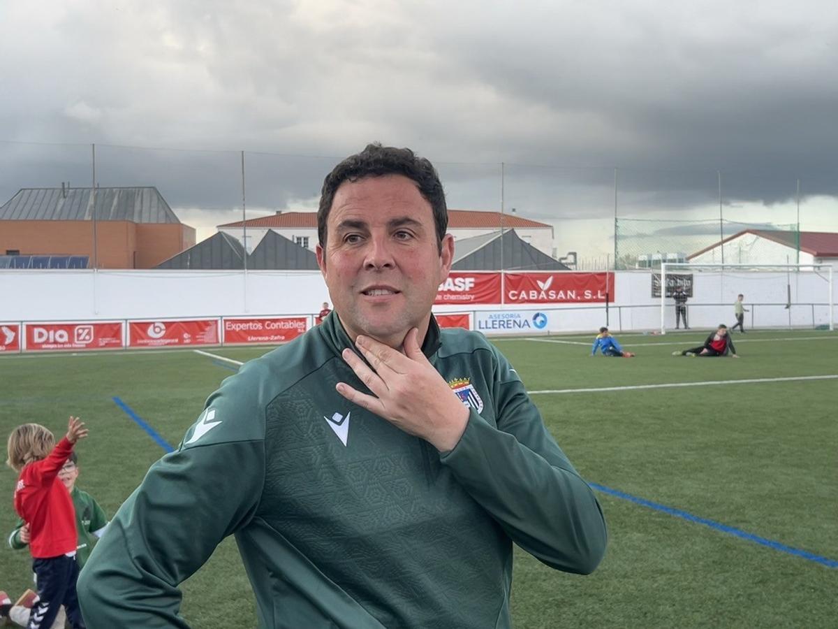 Miguel Ángel Ávila, antes de su comparecencia ante los medios en Llerena.