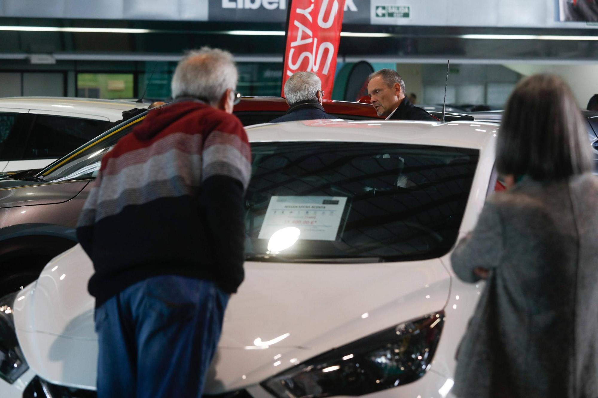 Colas y ventas exprés en el salón del automóvil de Avilés