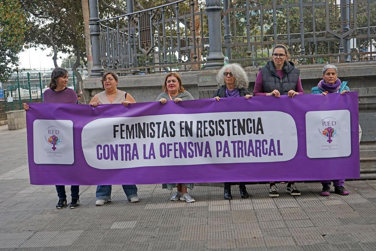 Portavoces de la Red Feminista de Gran Canaria hoy, durante la presentación de la manifestación del 8M que tendrá lugar el domingo.