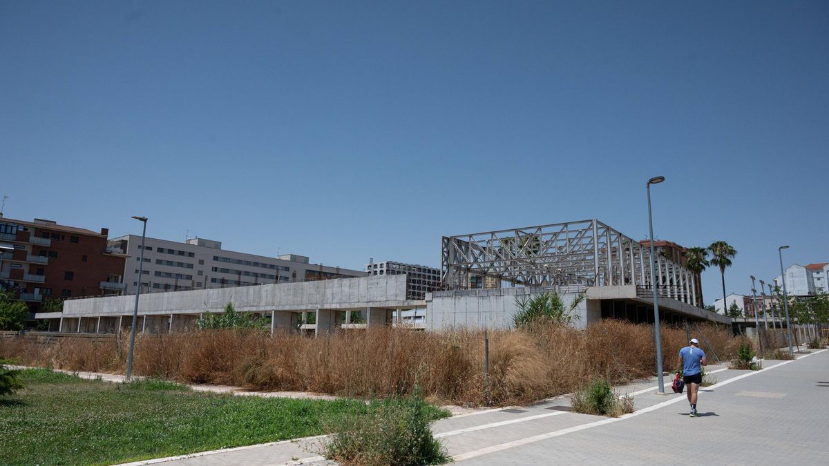 Estado actual de la obra de la piscina de la margen derecha en Badajoz.