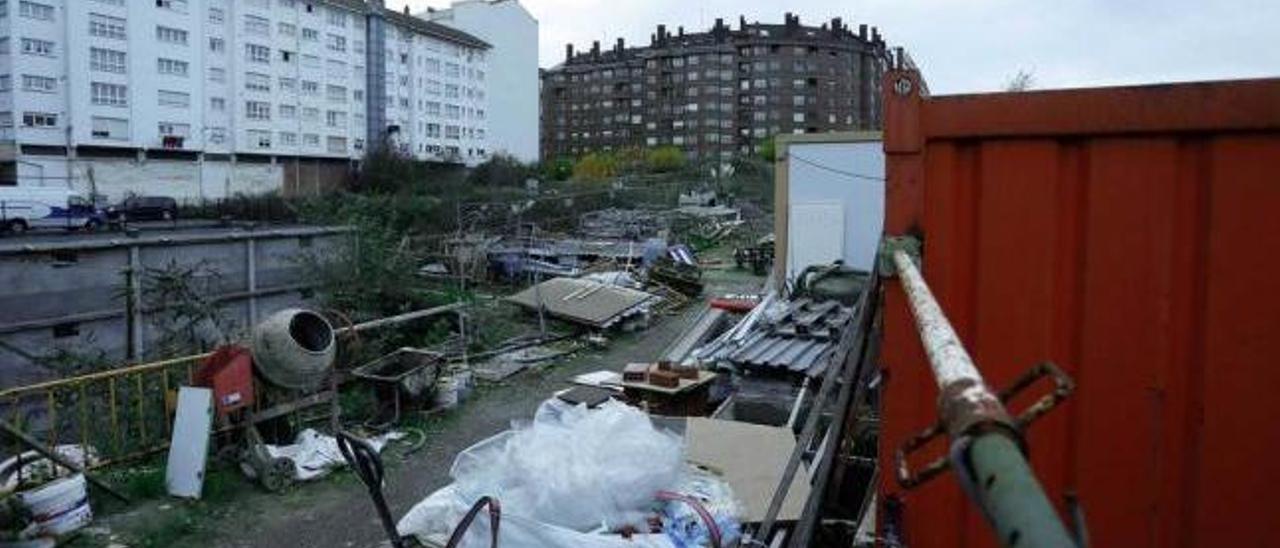 El solar de la zona conocida como manzana de los Chaplin donde se va a empezar a construir.