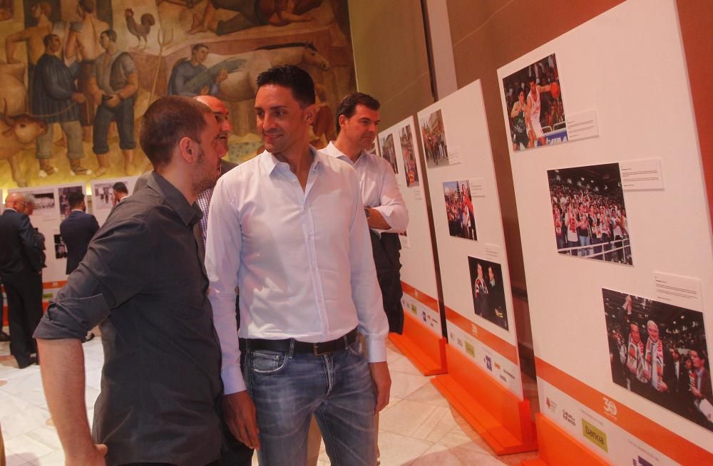 Todas la imágenes de la inauguración de la exposición '30 años de Valencia Basket'