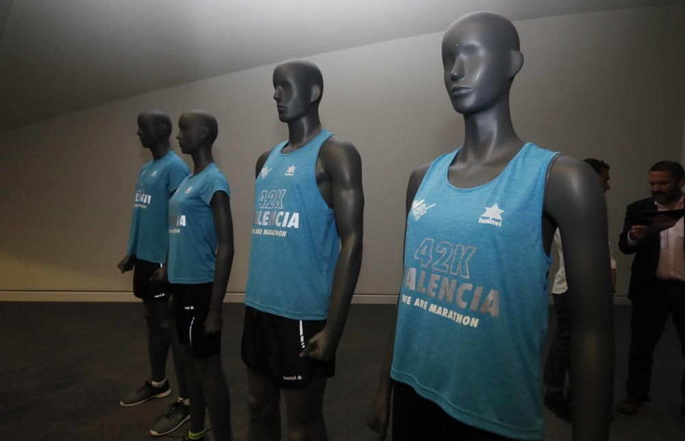 Presentación camisetas Maratón Valencia Trinidad A