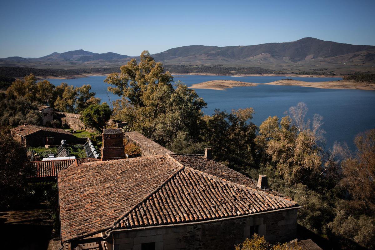 Así es Granadilla, el pueblo abandonado más visitado de España