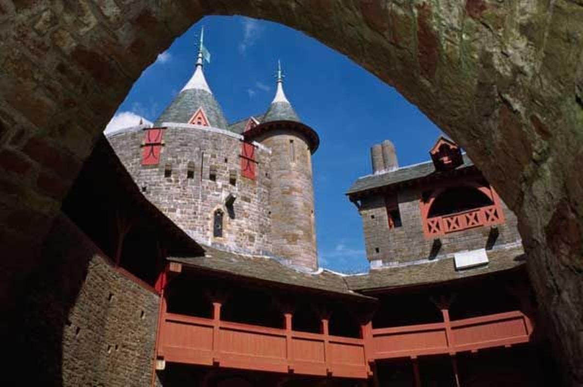 Patio de Armas del Castillo de Cardiff.