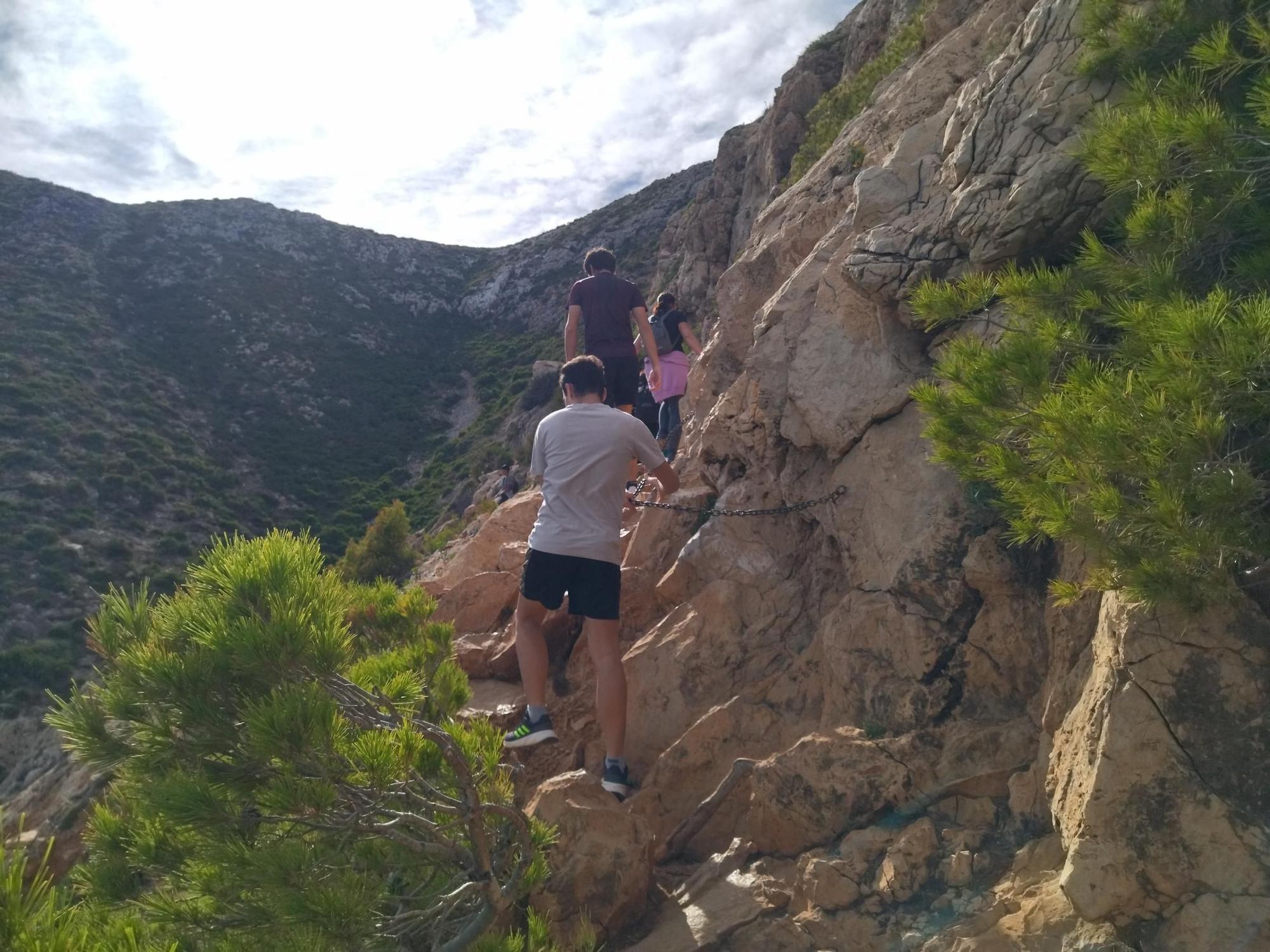 A la torre del Gerro y la Cova Tallada sin tropezar con la masificación