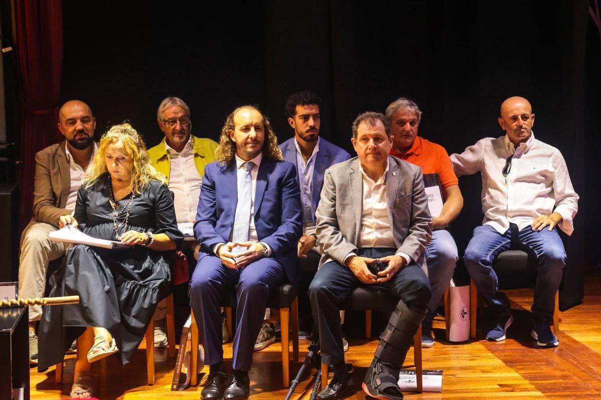 Algunos de los nuevos cofrades nombrados en la jornada de ayer.