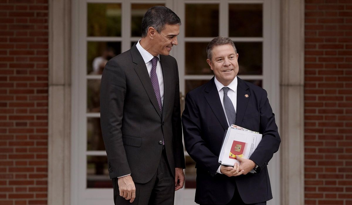 Pedro Sánchez y Emiliano García Page en el Palacio de la Moncloa.