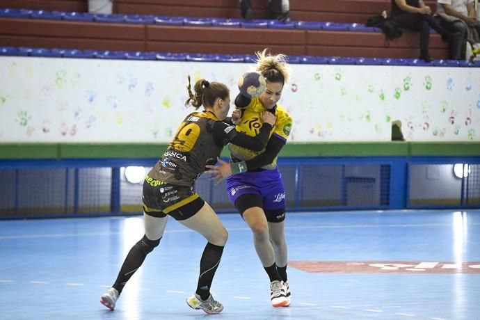 26-02-20 DEPORTES. PABELLON DE LAS REMUDAS. BARRIO DE LAS REMUDAS. TELDE. Partido de balonmano femenino entre el Remudas Rocasa y el Guardés disputado en Pabelloon Antonio Moreno del barrio teldense de Las Remudas.    Fotos: Juan Castro.  | 26/02/2020 | Fotógrafo: Juan Carlos Castro