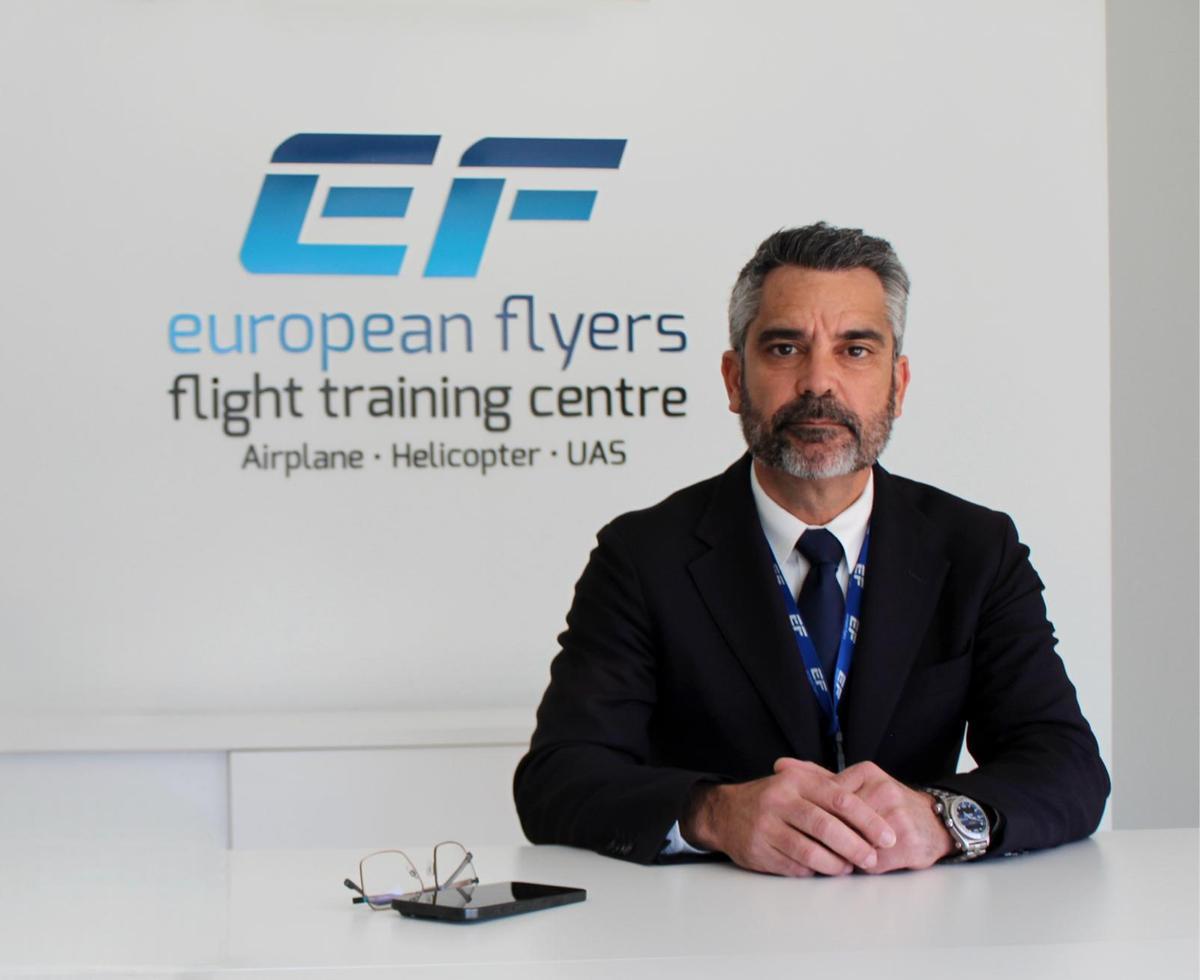 Luis Miñano Gómez, piloto de transporte y director de la escuela European Flyers.