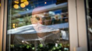 Alejandro Palomas: "La generació de vidre no és la dels adolescents, sinó la dels adults"
