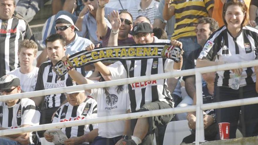 Los aficionados del FC Cartagena no dejarán solos a sus jugadores en el partido del domingo en el Ramón de Carranza de Cádiz