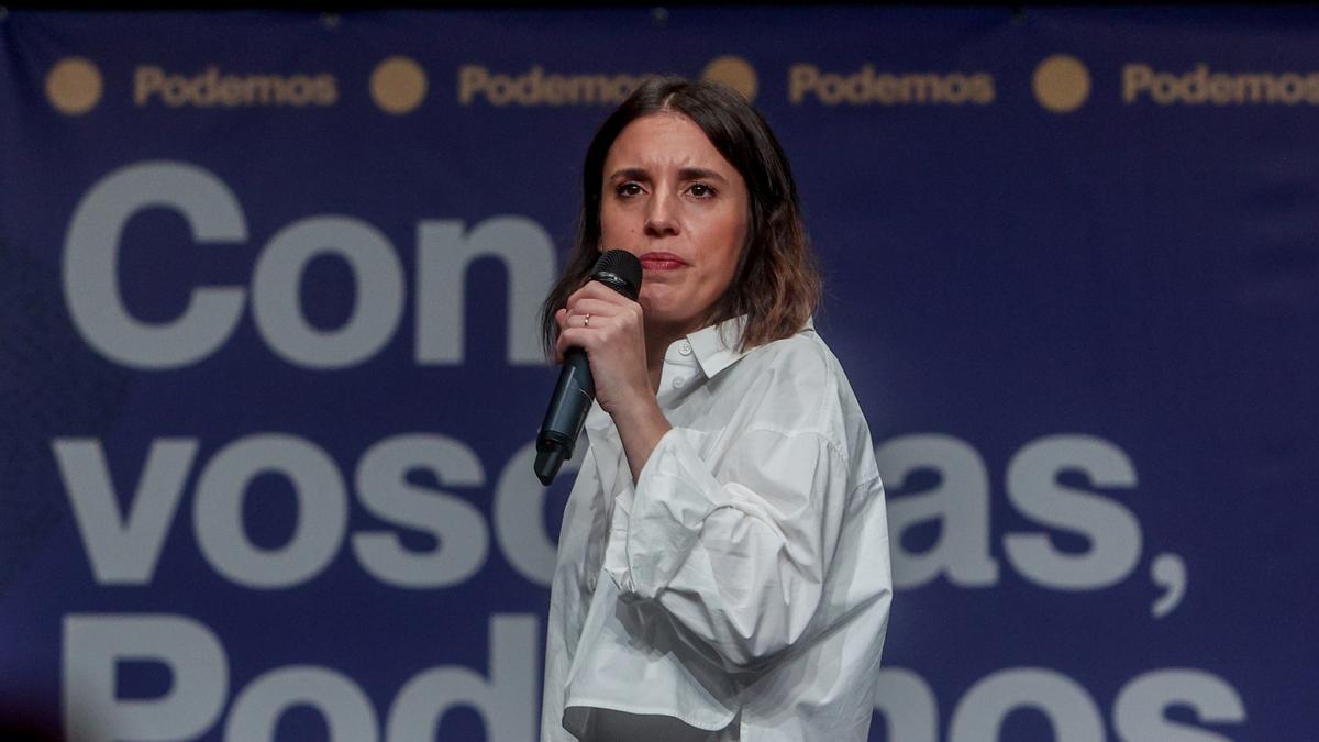 Archivo - La secretaria de Acción de Gobierno de Podemos y ministra de Igualdad en funciones, Irene Montero, interviene durante una Conferencia Política del partido, en el Círculo de Bellas Artes, a 4 de noviembre de 2023, en Madrid (España). La conferenc