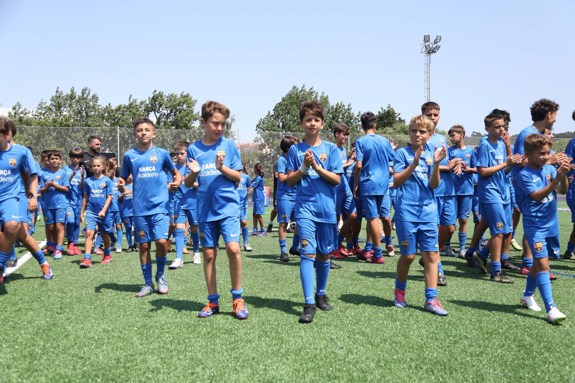 Casi 200 niños acuden a un campus del Barça en Arteixo