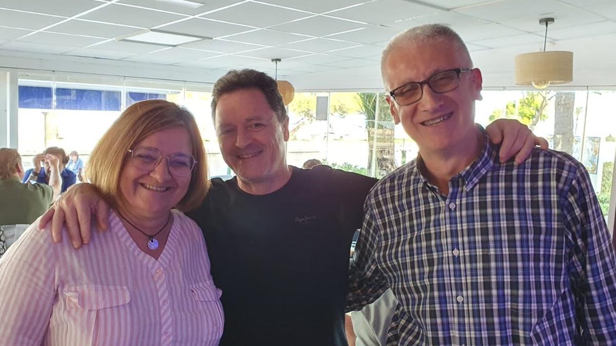 Miquel Bordes, en el centro, con la presidenta Mónica Nogueroles y ya también ex directivo, Salva Gomar