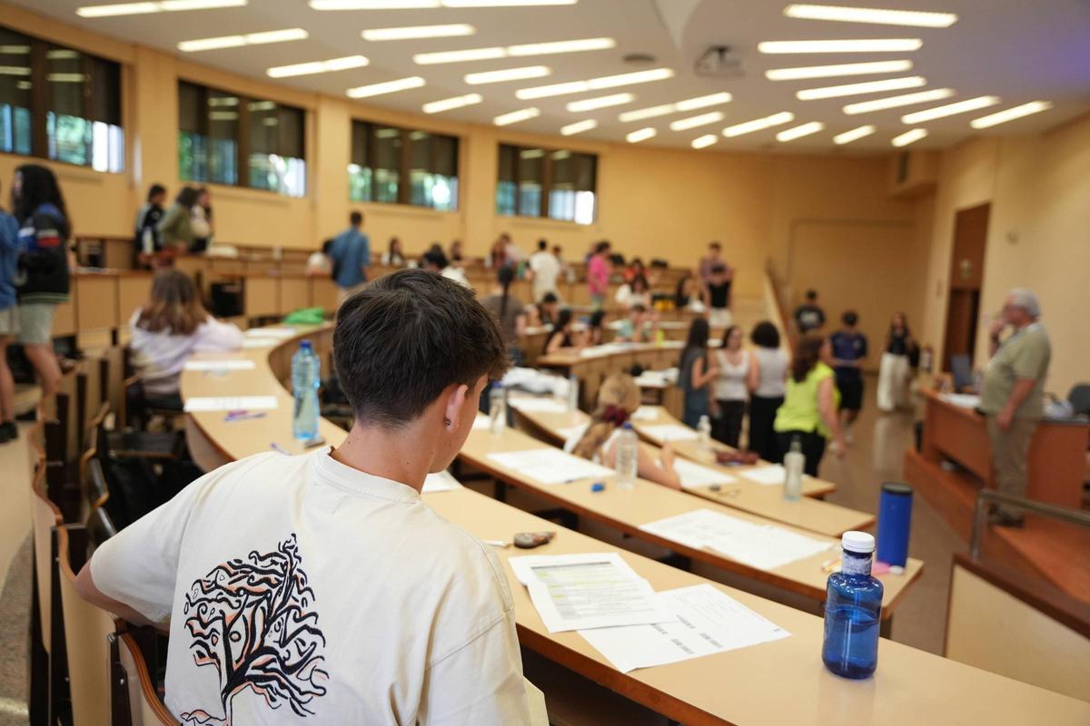 Galería | La primera jornada de la Selectividad en Badajoz, en imágenes