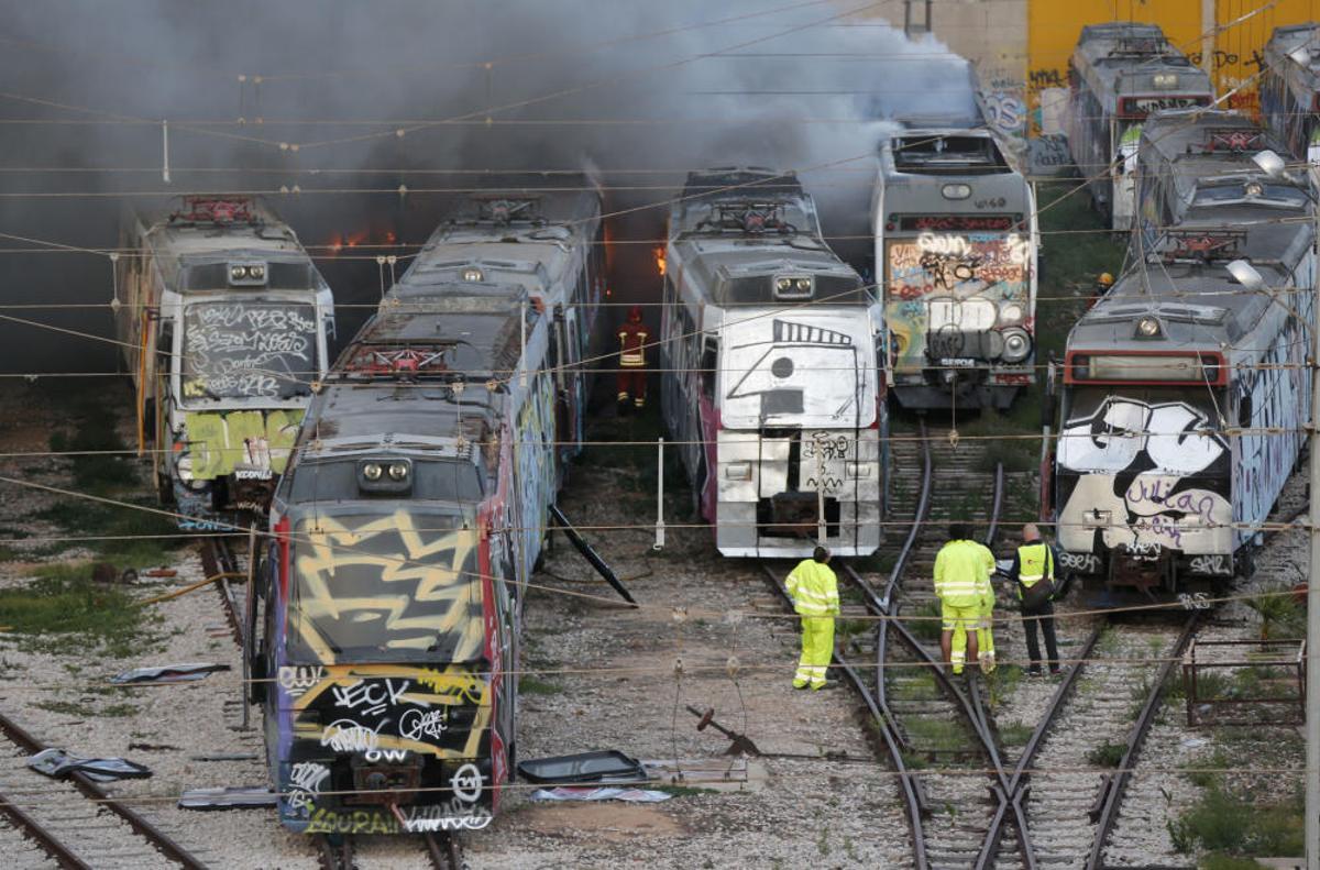Incendio en un antiguo taller de FGV de Torrent