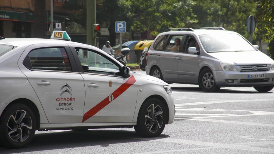 El ayuntamiento ratifica la subida del taxi en Cáceres