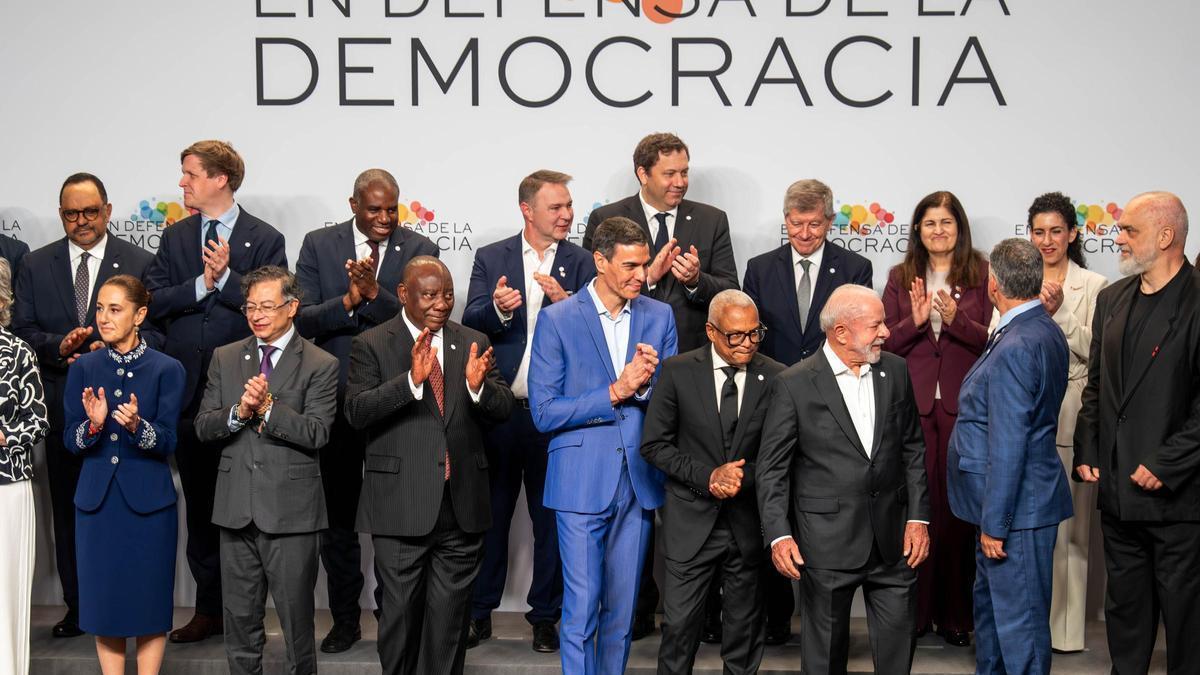 Reunión del foro En defensa de la democracia este sábado en Barcelona.