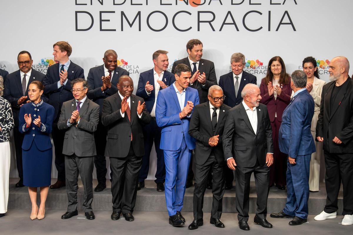 Reunión del foro En defensa de la democracia este sábado en Barcelona.