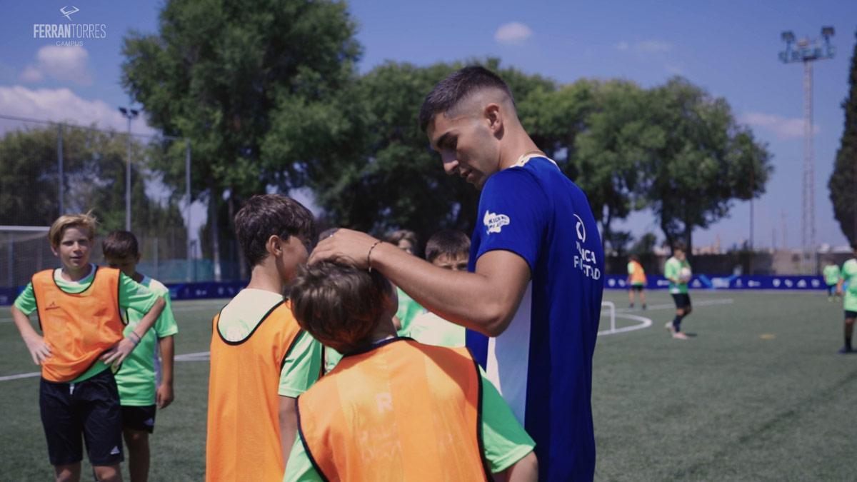 Así es un día en el campus de Ferran Torres