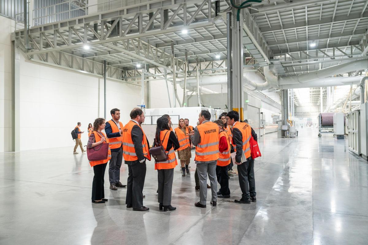 Visita de medios extranjeros especializados a plantas productivas de la cerámica castellonense.